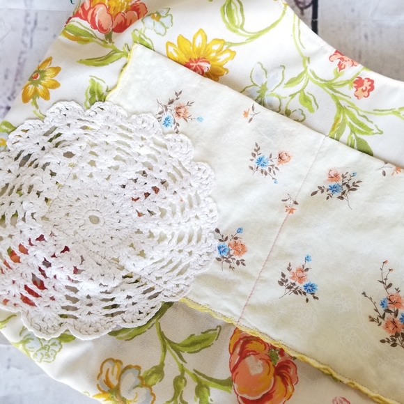 Boho Cottage Core Sling Bag Vintage Linens Reversible - Picture 2 of 5